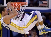 加拿大队教练压力巨大！，TheShy遭遇十二持续失利观众掌声雷动